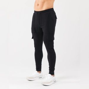 Alphalete Men’s Identity Cargo Jogger in black & white